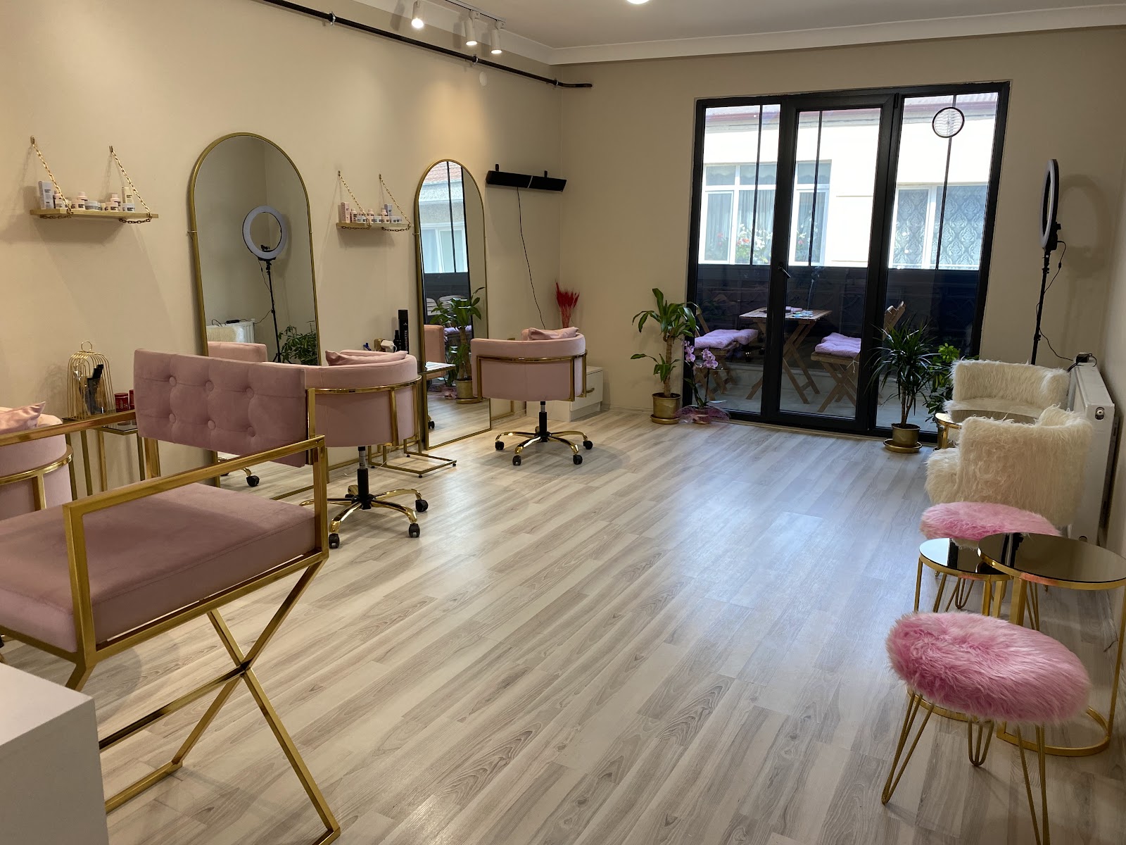 Melis Ayda Hair & Makeup Studio