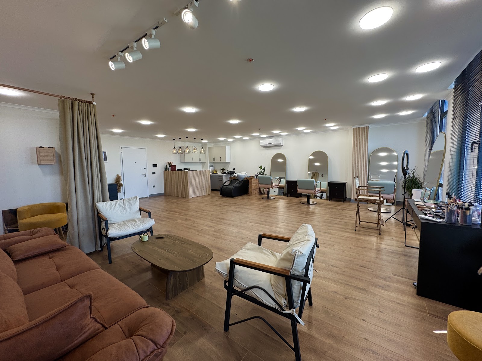 Melis Ayda Hair & Makeup Studio