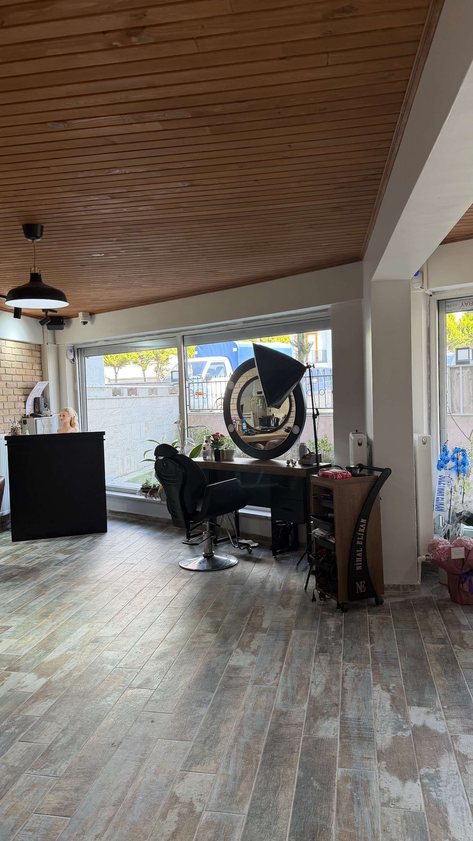 Nihal Elikan Makeup Hair Studio